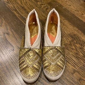 Femme Sans Peur gold sequined shoe. Never been worn. Size 7.5